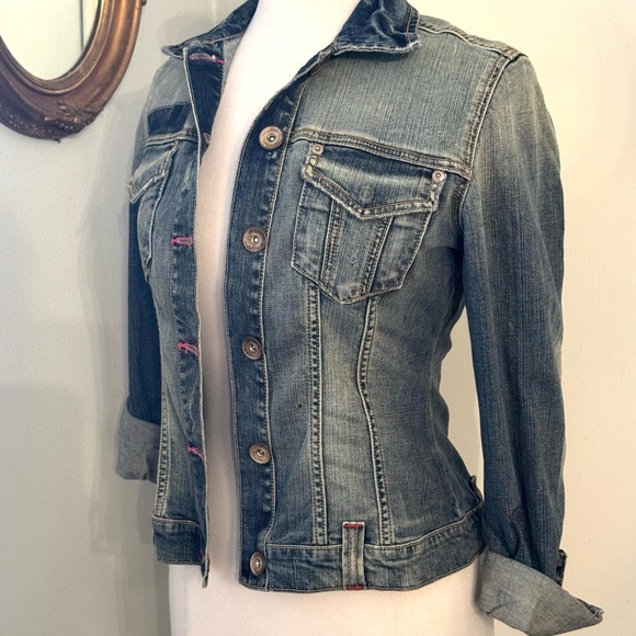 Vintage Women’s Small cropped Denim Jacket Streetwear Edgy fitted Distressed - Picture 4 of 10